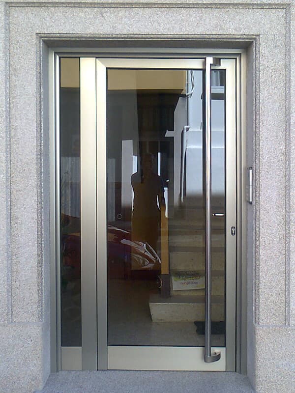 Puertas de aluminio en Narón