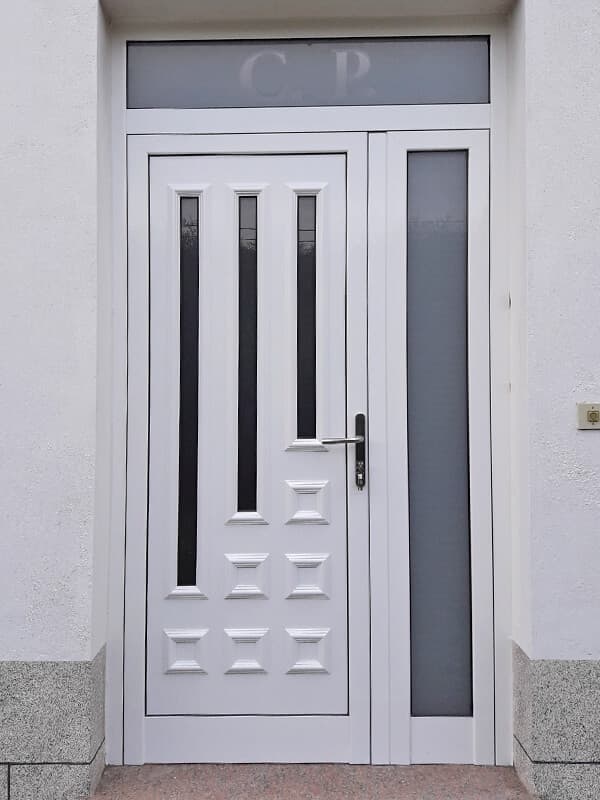 Puertas de aluminio en Narón